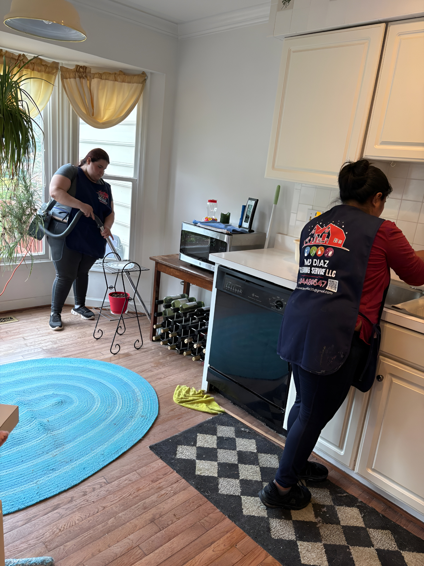 MD Diaz Cleaning Service team in Sterling, Virginia